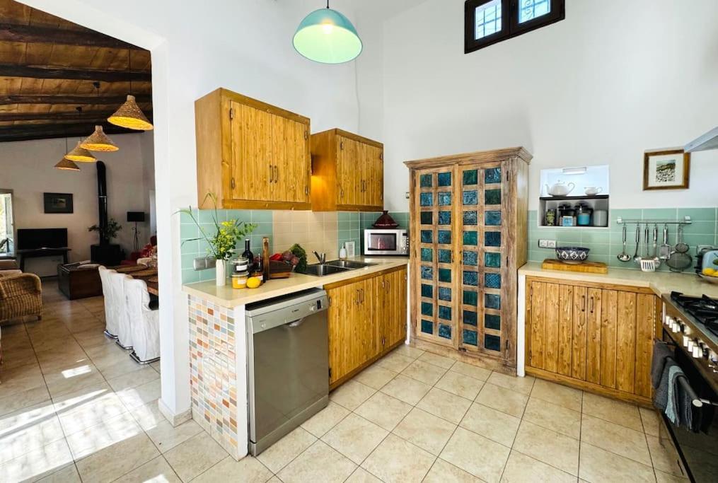 オルヒバ Almond Hill Houseヴィラ エクステリア 写真