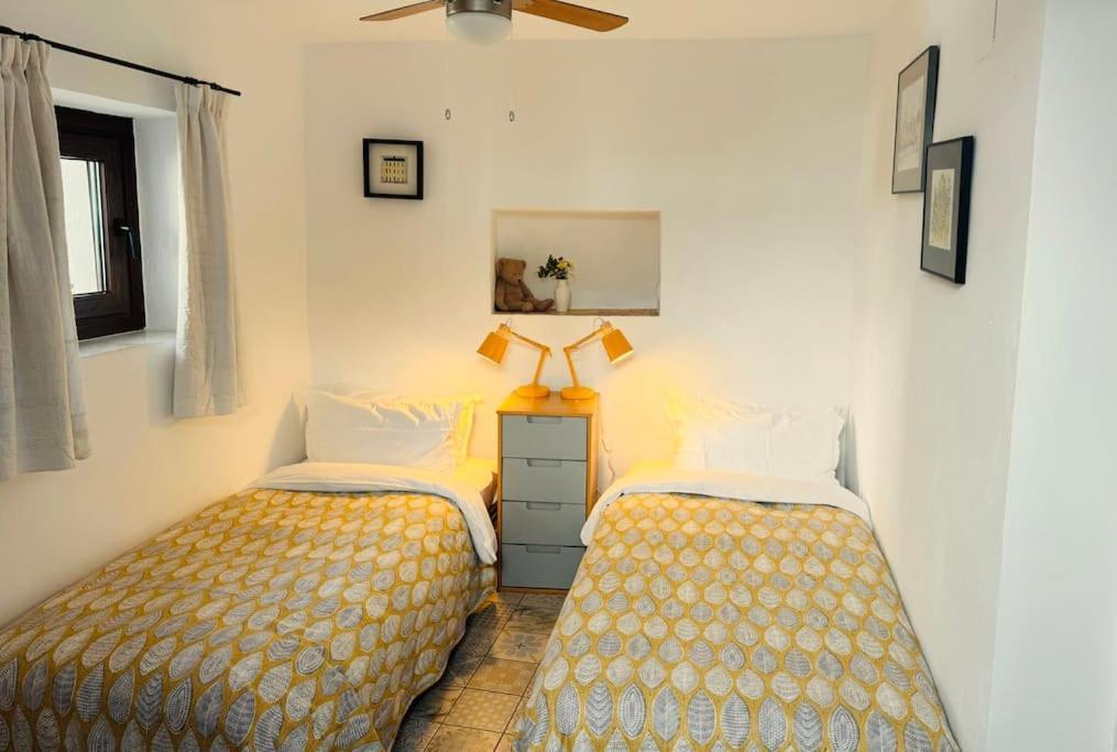 オルヒバ Almond Hill Houseヴィラ エクステリア 写真